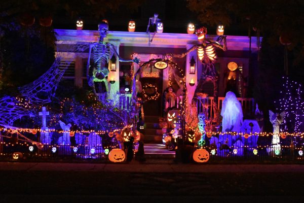 South Jordan Halloween Displays 1 600x400 1 | Spooktacular Outdoor Halloween Decor: No Damage to Your Home