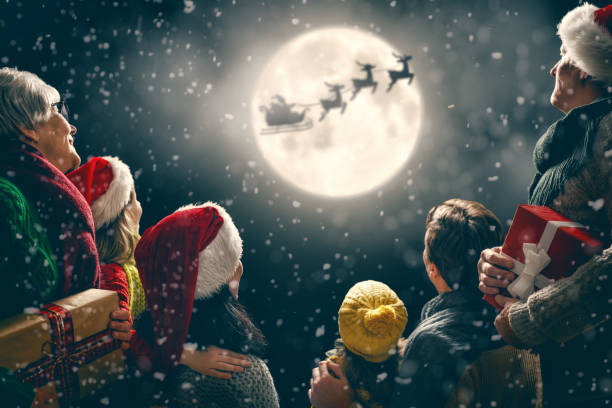 Istockphoto 1073475746 612X612 1 | How To Safely Put Christmas Lights On Your House Without Falling Or Damaging The Roof Istockphoto 1073475746 612X612 1 | How To Safely Put Christmas Lights On Your House Without Falling Or Damaging The Roof